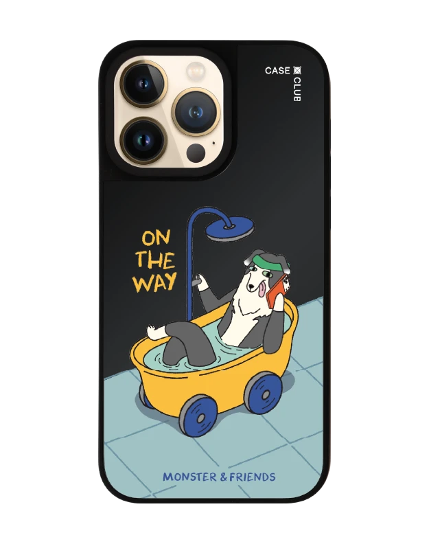 เคสกระจกดำด้าน iphone 14 pro max magsafe monster & friends กำลังไป