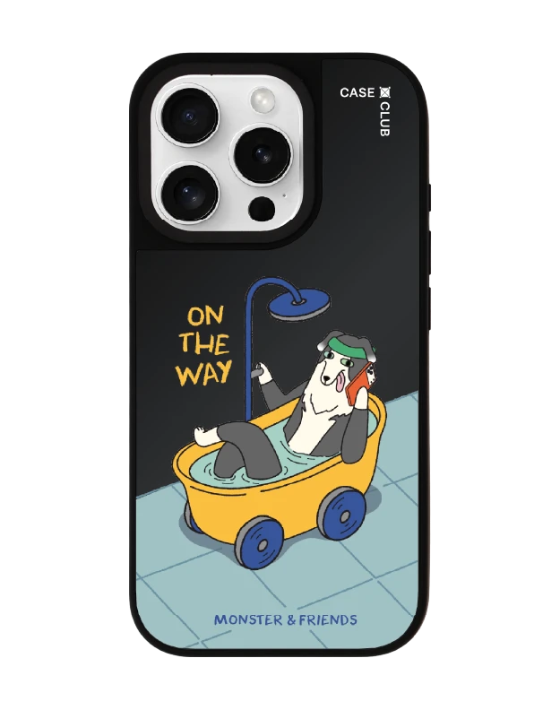 เคสกระจกดำด้าน iphone 16 pro magsafe monster & friends กำลังไป