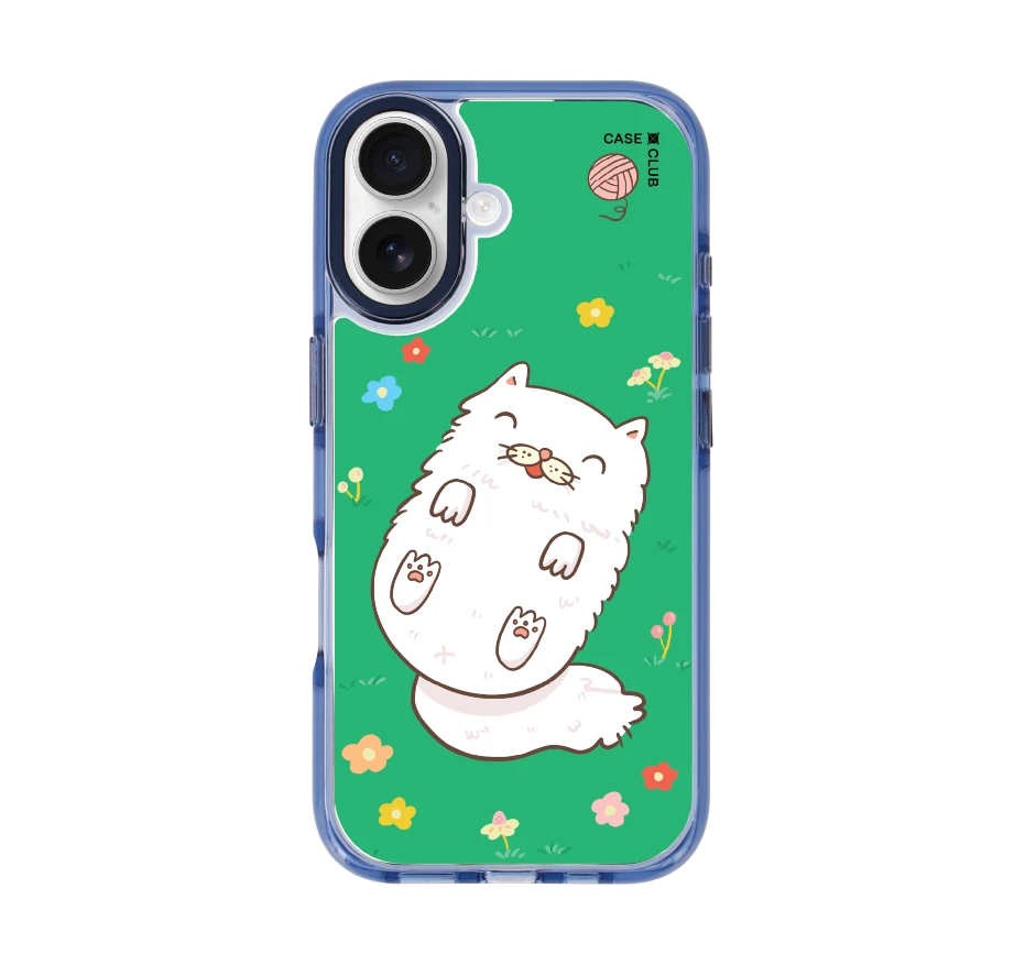 แมวเปอร์เซียในสวนดอกไม้สีเขียว